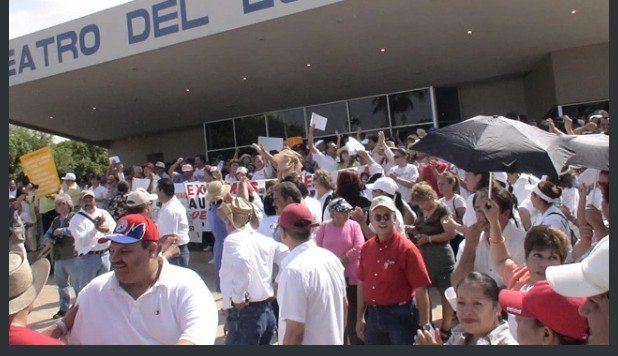 Defienden a Lara Moreno Profesores protestan en su día