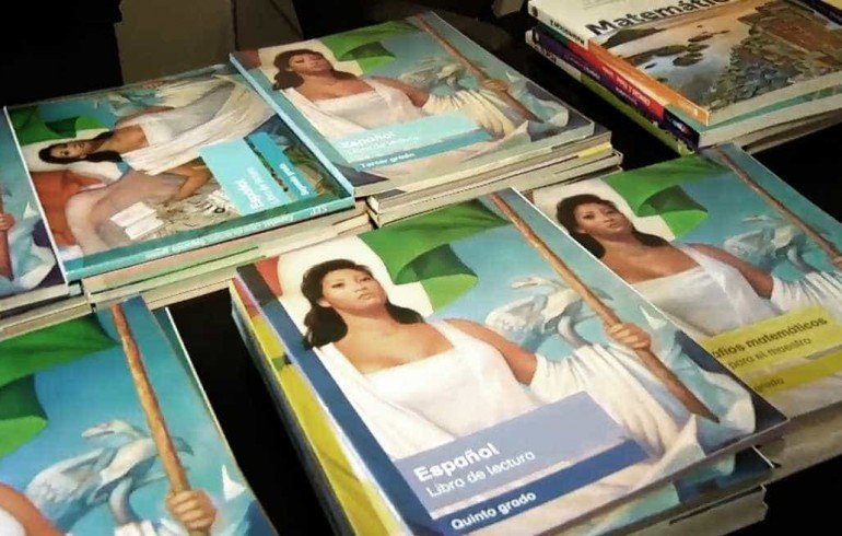 Formación cívica y ética se queda, aclara educación